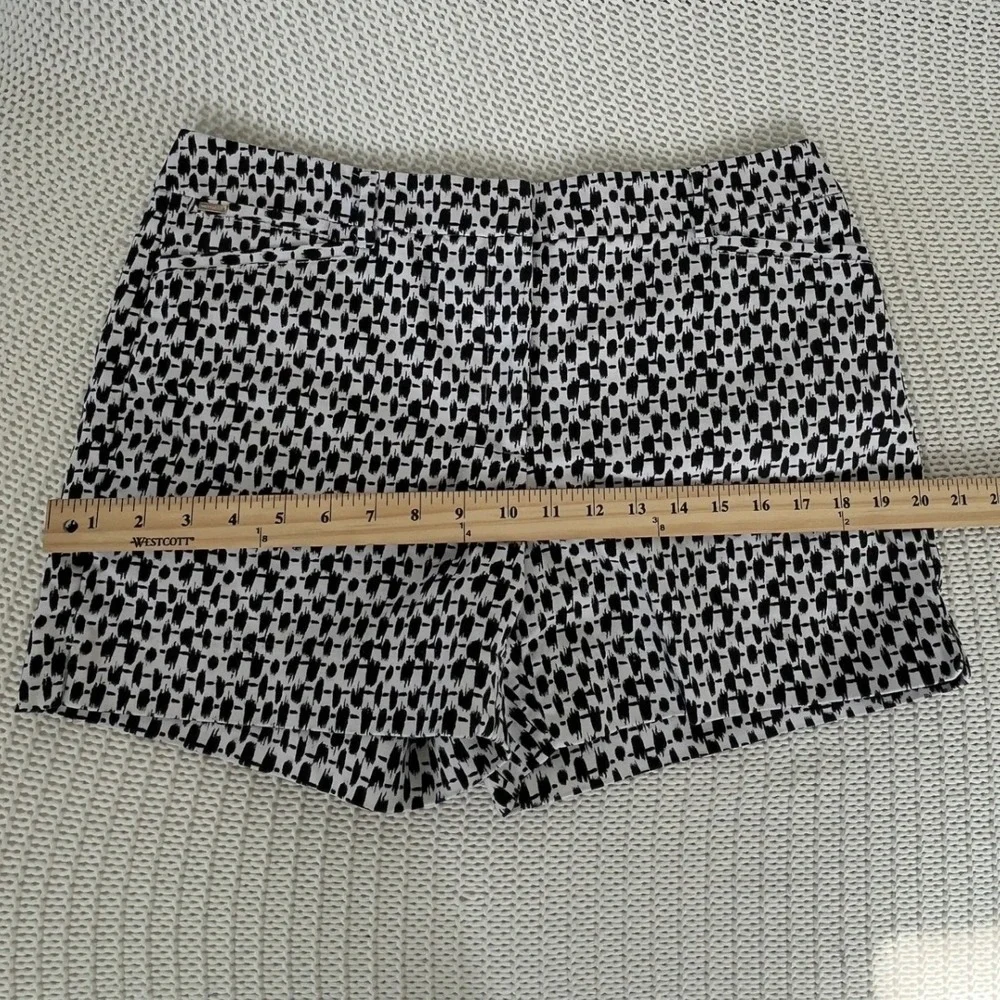 Resort Chic WHBM‎ 97% Cotton Geometric Print Black White Shorts 12P W31 L Fits M